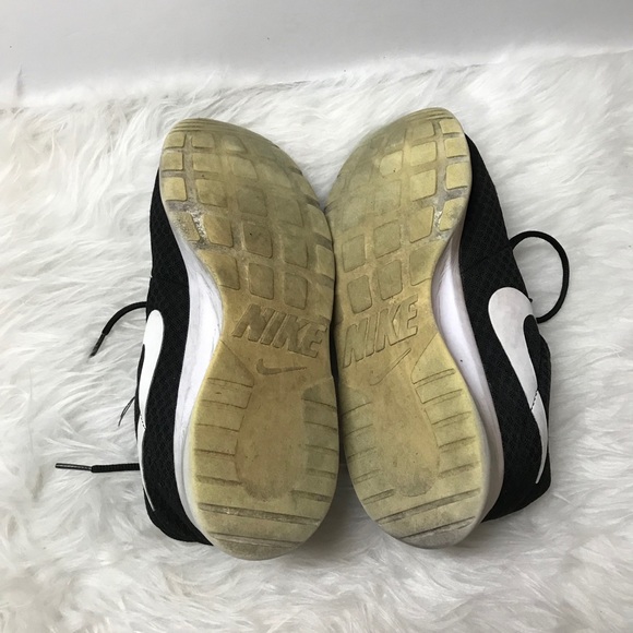 Nike woman’s black shoes size 8 - Picture 7 of 9